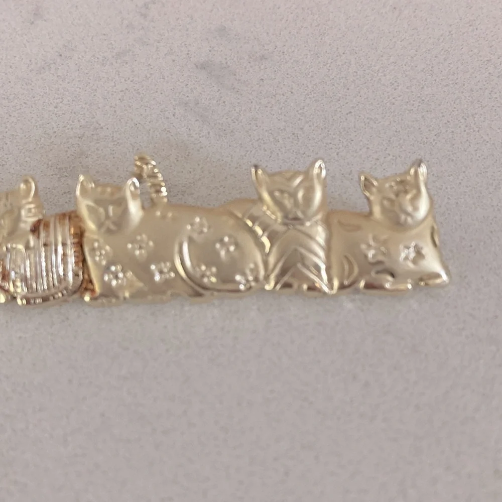 Gold Cat Brooch Five Artsy Sitting Cats Pin